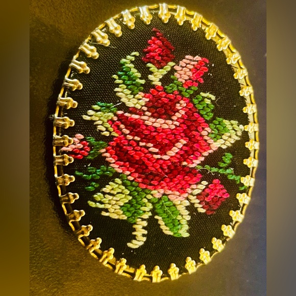 Vintage Rose Petit Embroidered Brooch - Picture 7 of 8